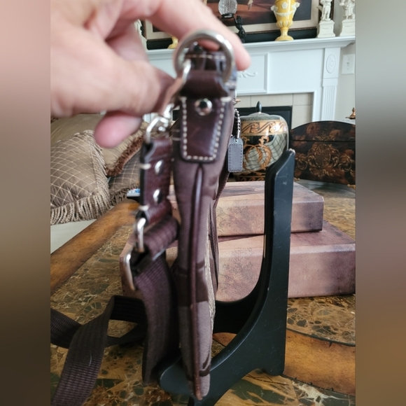 Dooney & Bourke Brown Crossbody Bag with Structured Design - Picture 3 of 8